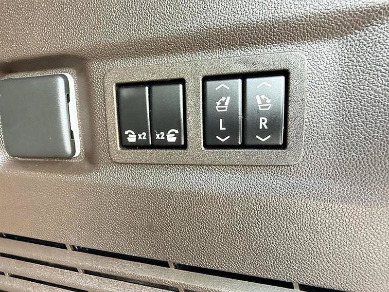 Used 2021 GMC Yukon Denali RWD image 17