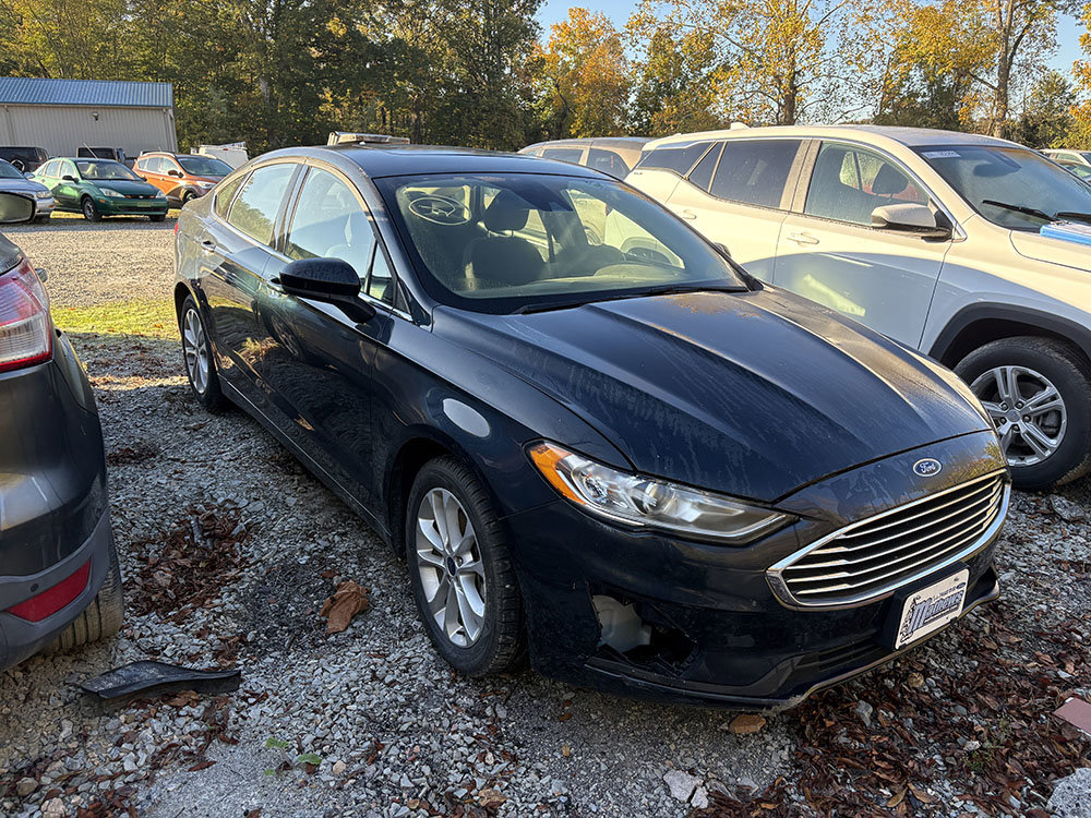 Used 2020 Ford Fusion SE image 4