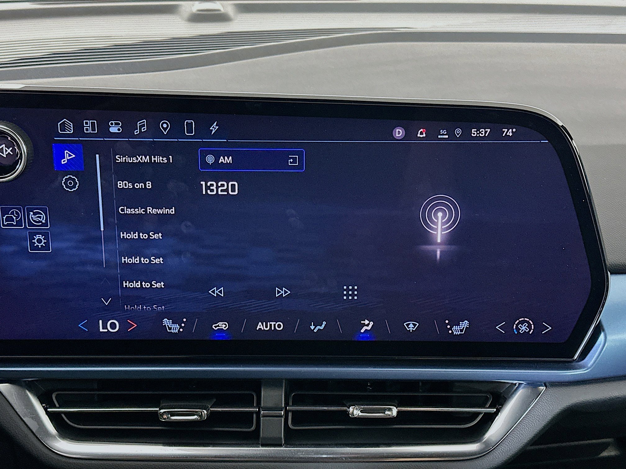 Used 2024 Chevrolet Equinox EV LT image 21