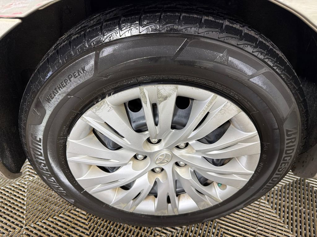 Used 2014 Toyota Camry LE FWD image 14