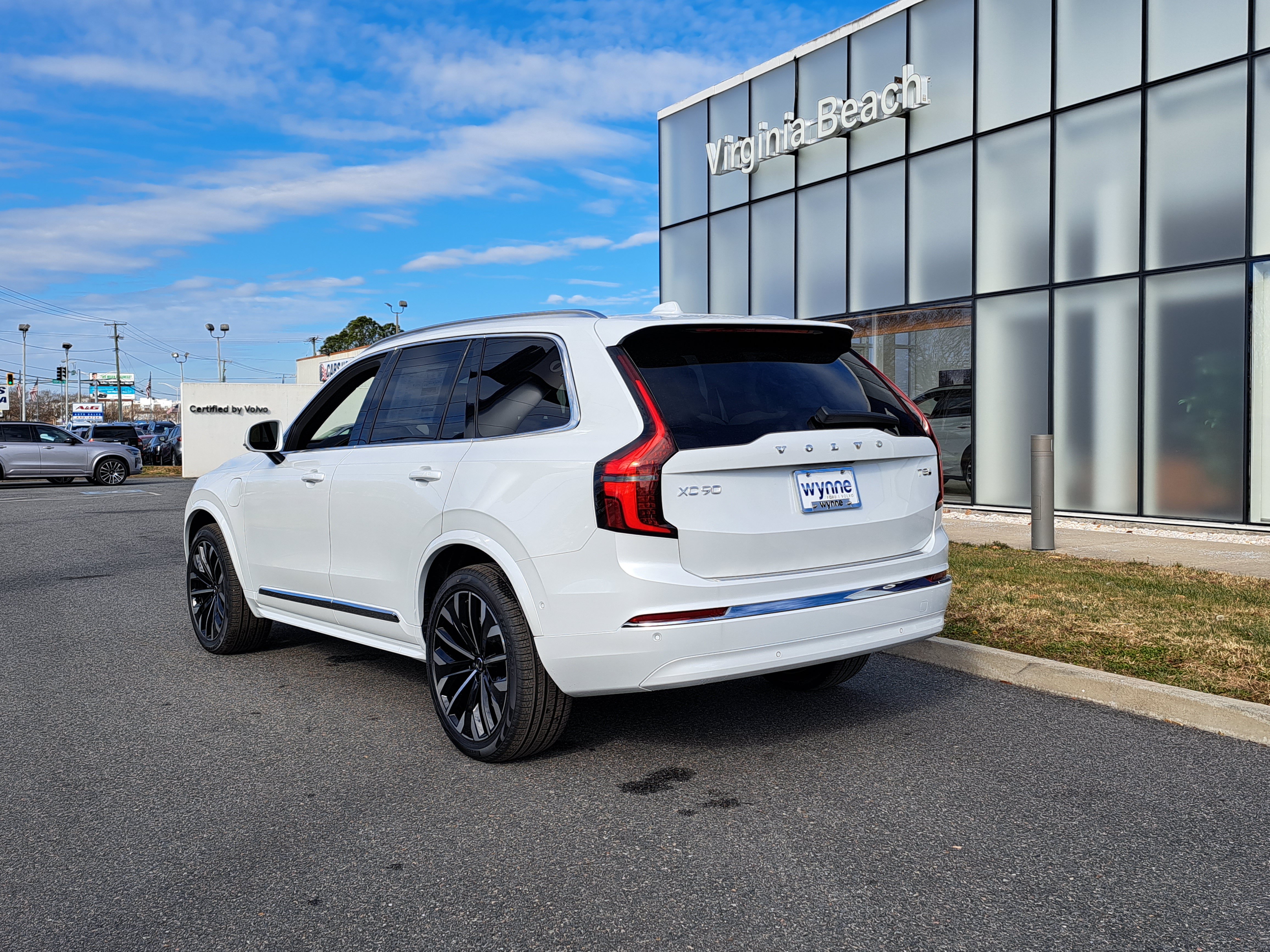 New 2026 Volvo XC90 T8 Plus w/ Protection Package Premier AWD/4WD image 4