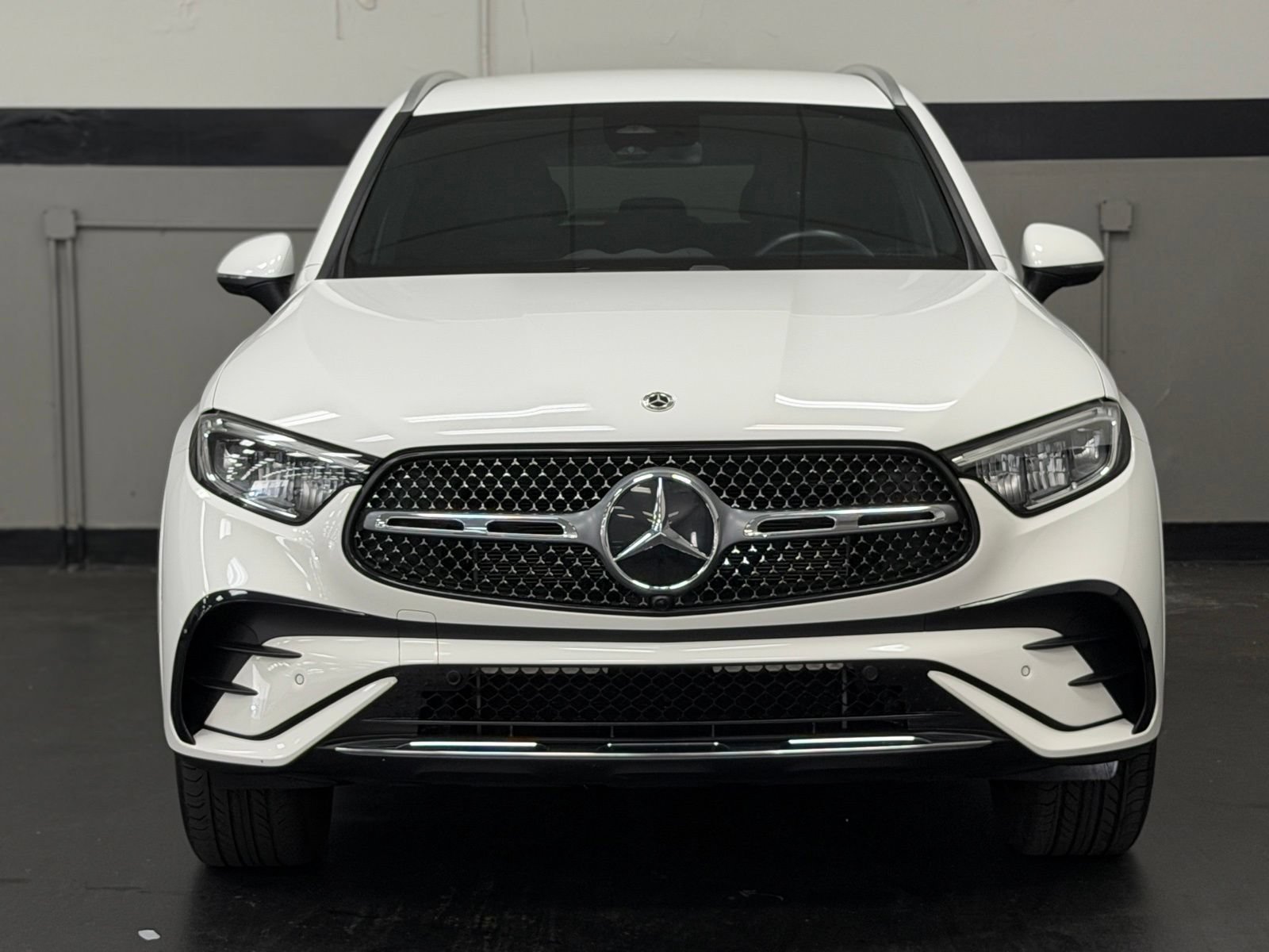 Used 2025 Mercedes-Benz GLC 350e 4MATIC image 6