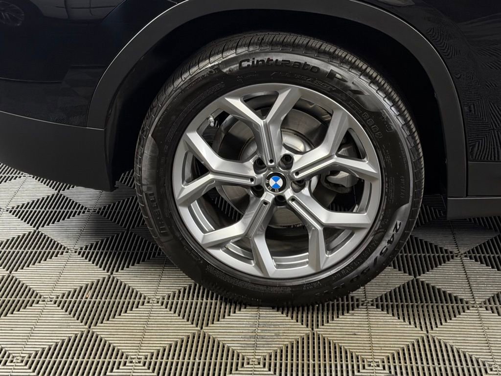 Used 2025 BMW X4 xDrive30i AWD/4WD image 12