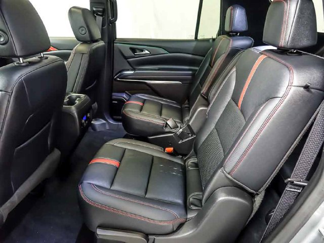 Used 2024 Chevrolet Traverse RS AWD/4WD image 15