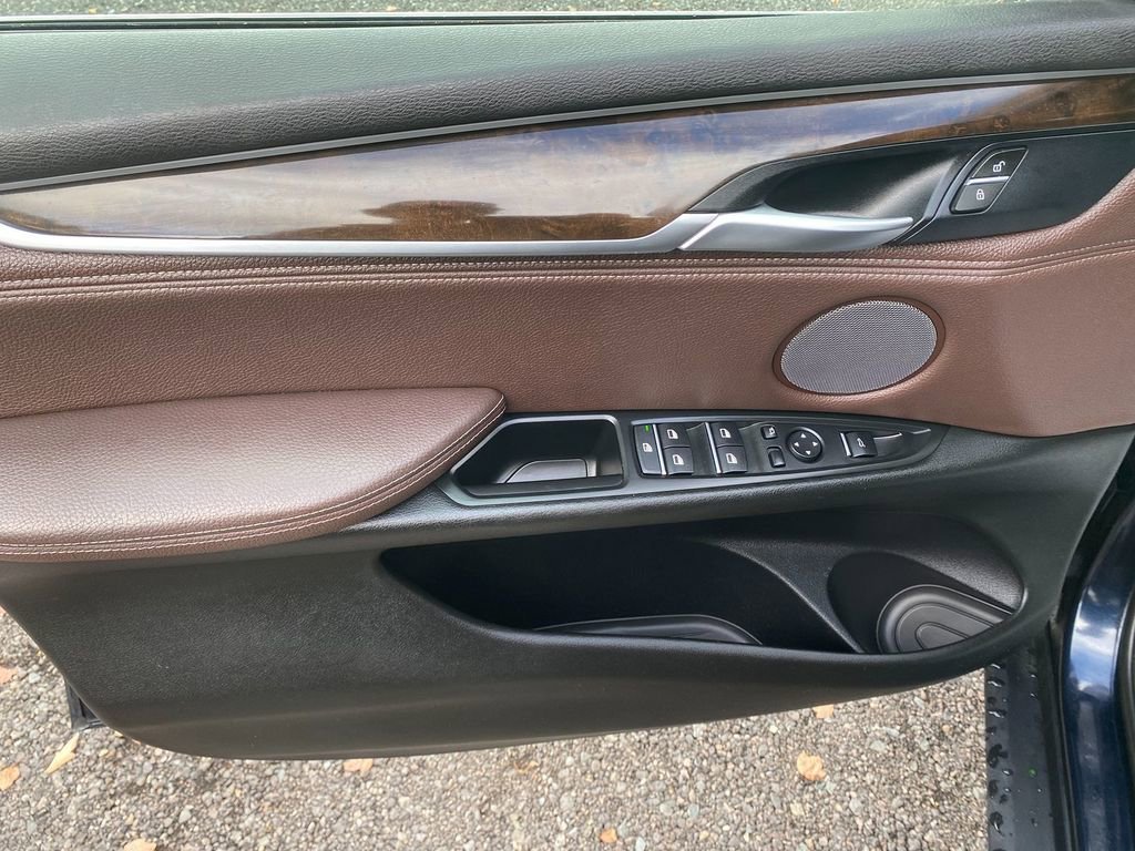 Used 2016 BMW X5 xDrive40e image 11