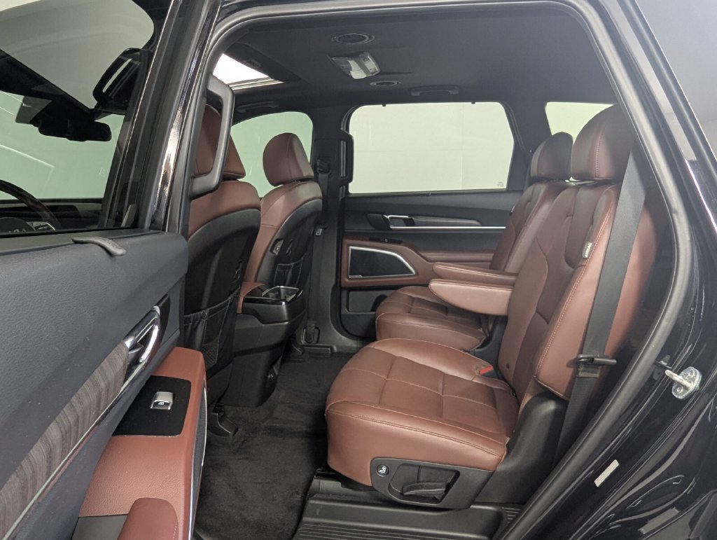 Used 2024 Kia Telluride EX w/ EX Captain's Chair Package FWD image 23