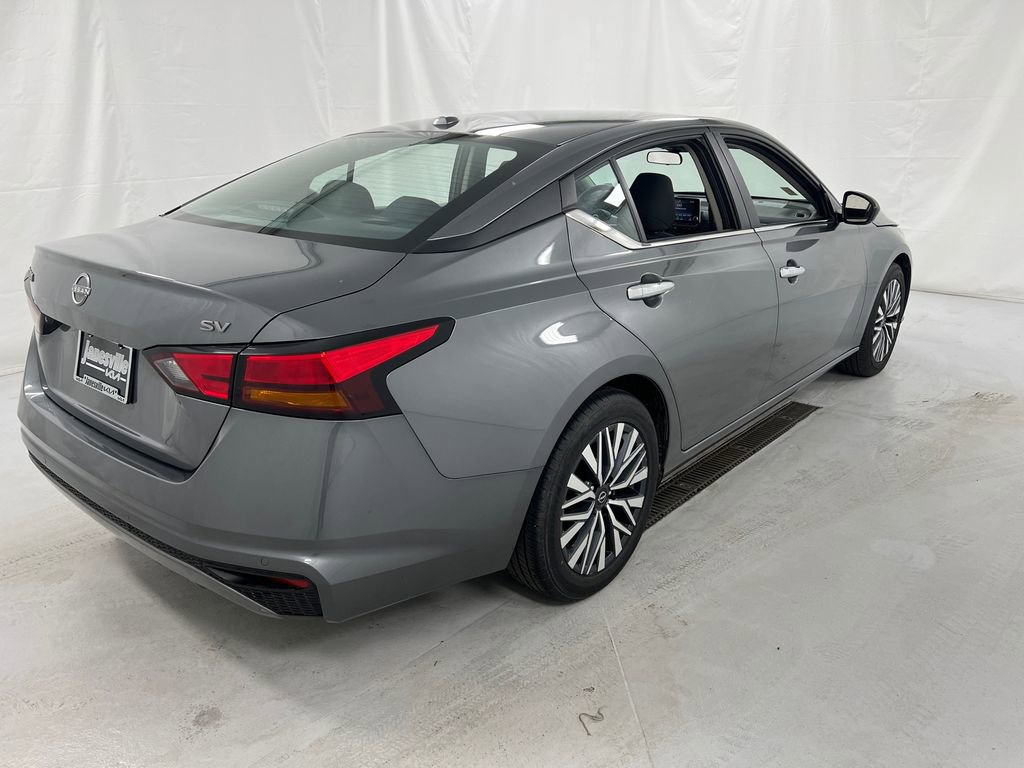 Used 2024 Nissan Altima 2.5 SV image 3