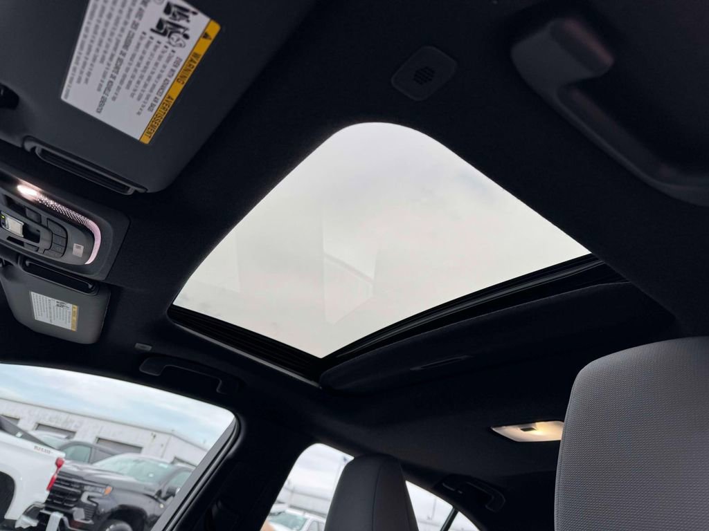 Used 2025 Toyota Corolla SE w/ SE Premium Package image 18