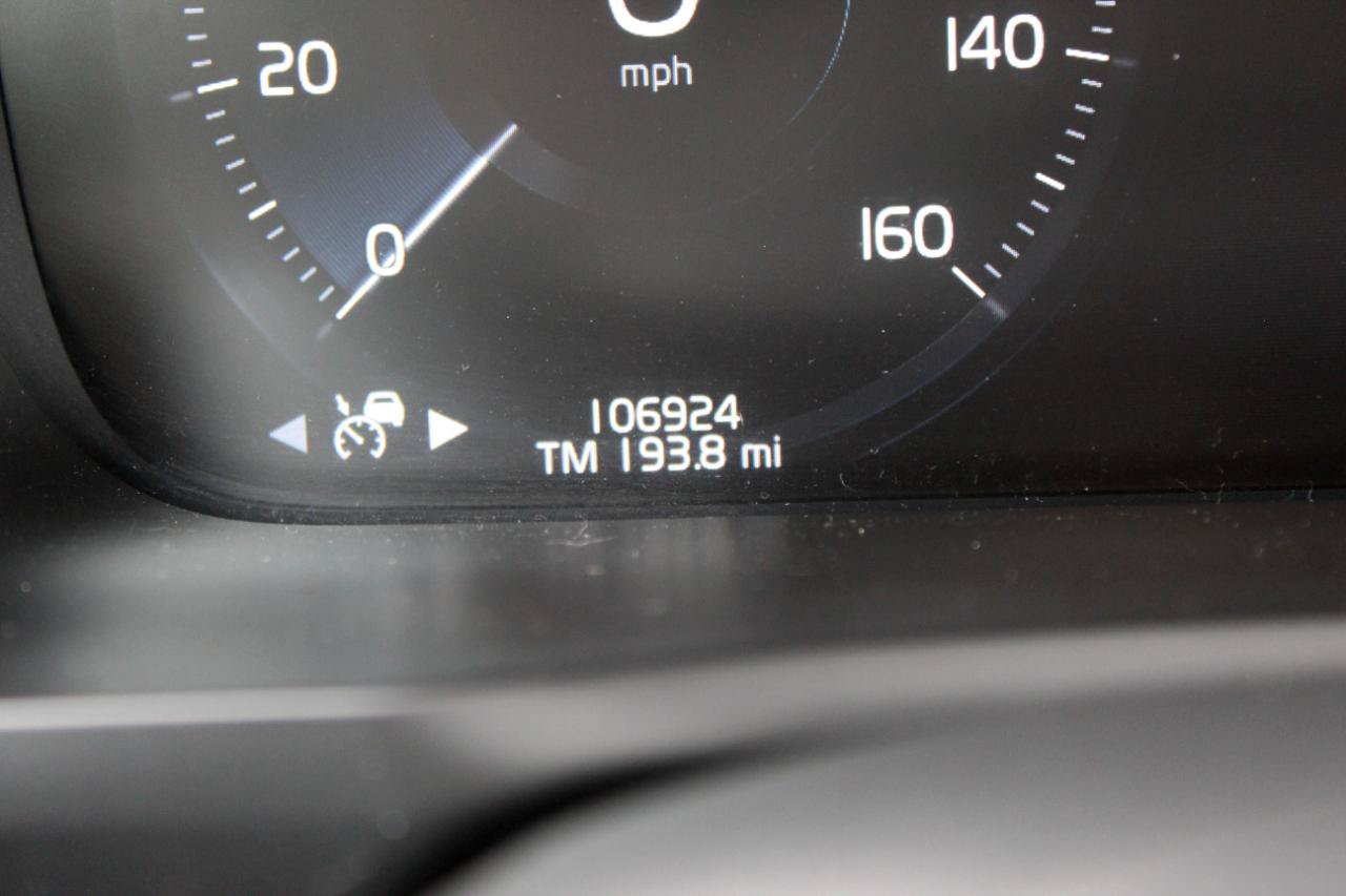 Used 2017 Volvo XC90 T6 Momentum w/ Vision Package AWD/4WD image 28