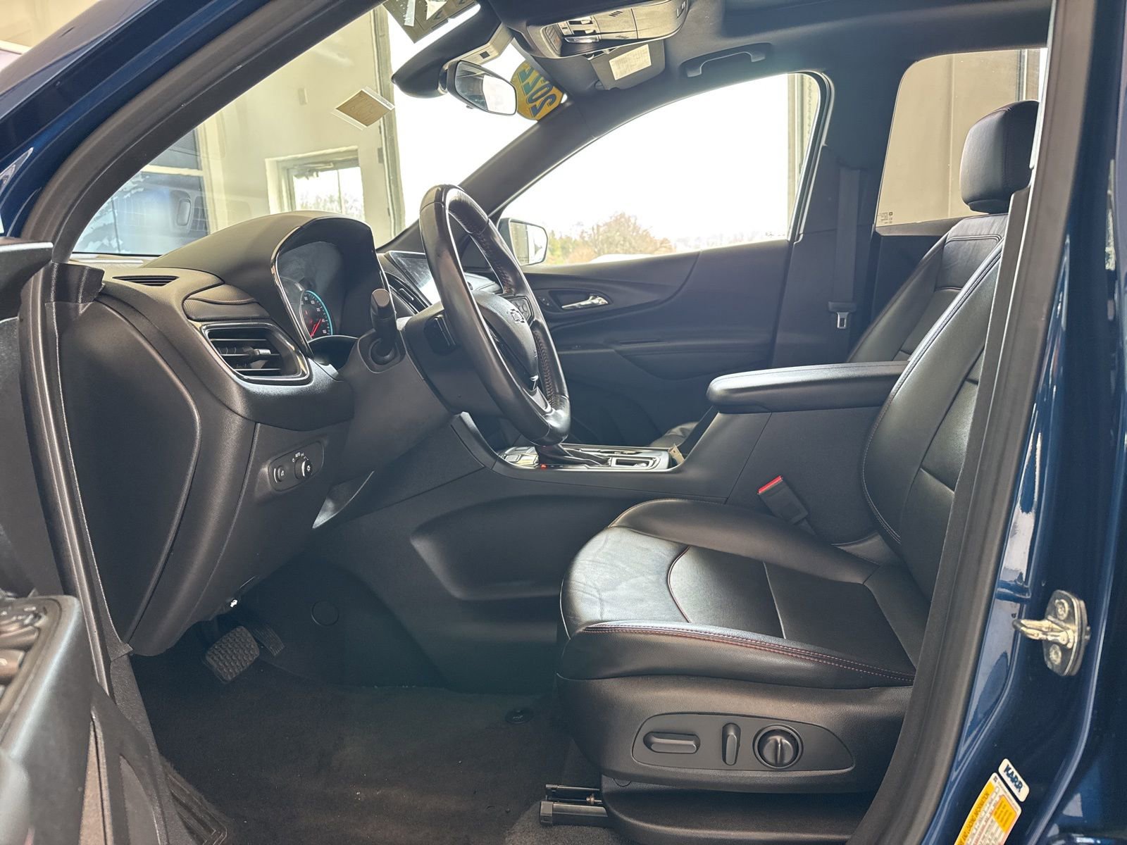 Used 2022 Chevrolet Equinox RS w/ RS Leather Package image 21