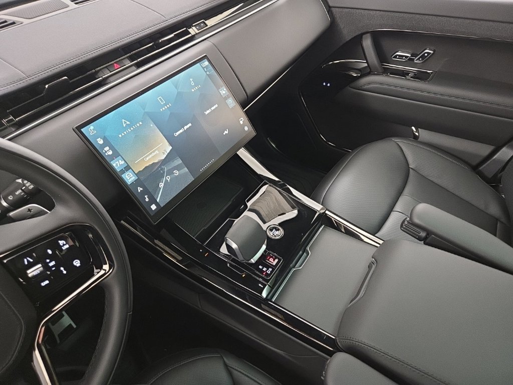 New 2026 Land Rover Range Rover Sport Dynamic SE AWD/4WD image 17