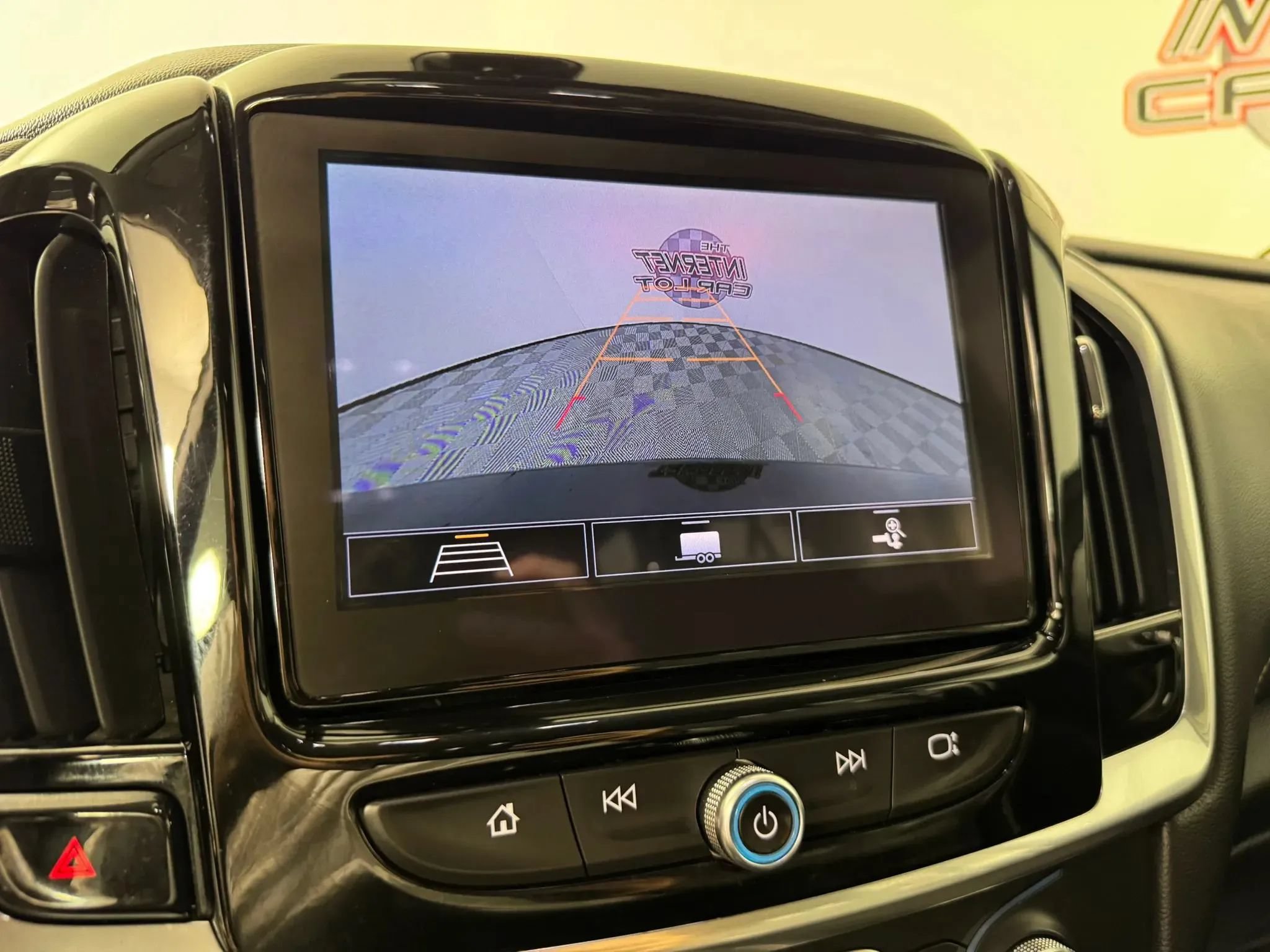 Used 2020 Chevrolet Traverse LT FWD image 18