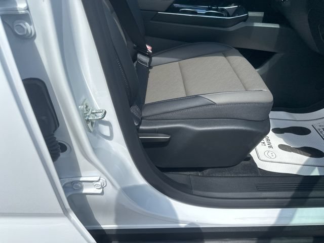 New 2026 Chevrolet Equinox LT w/ Convenience Package II FWD image 32