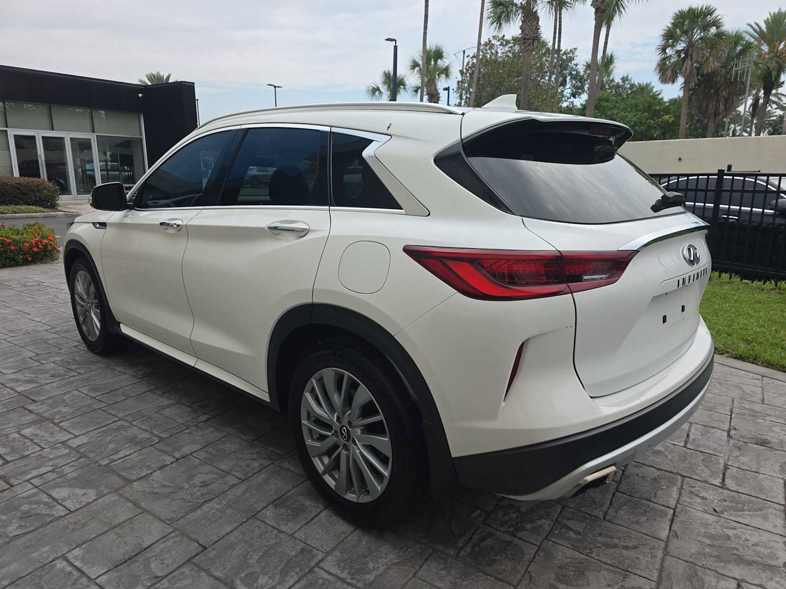 Used 2023 INFINITI QX50 Luxe FWD image 6
