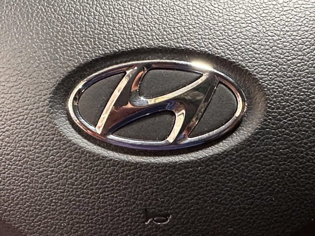 Used 2025 Hyundai Venue SEL FWD image 28