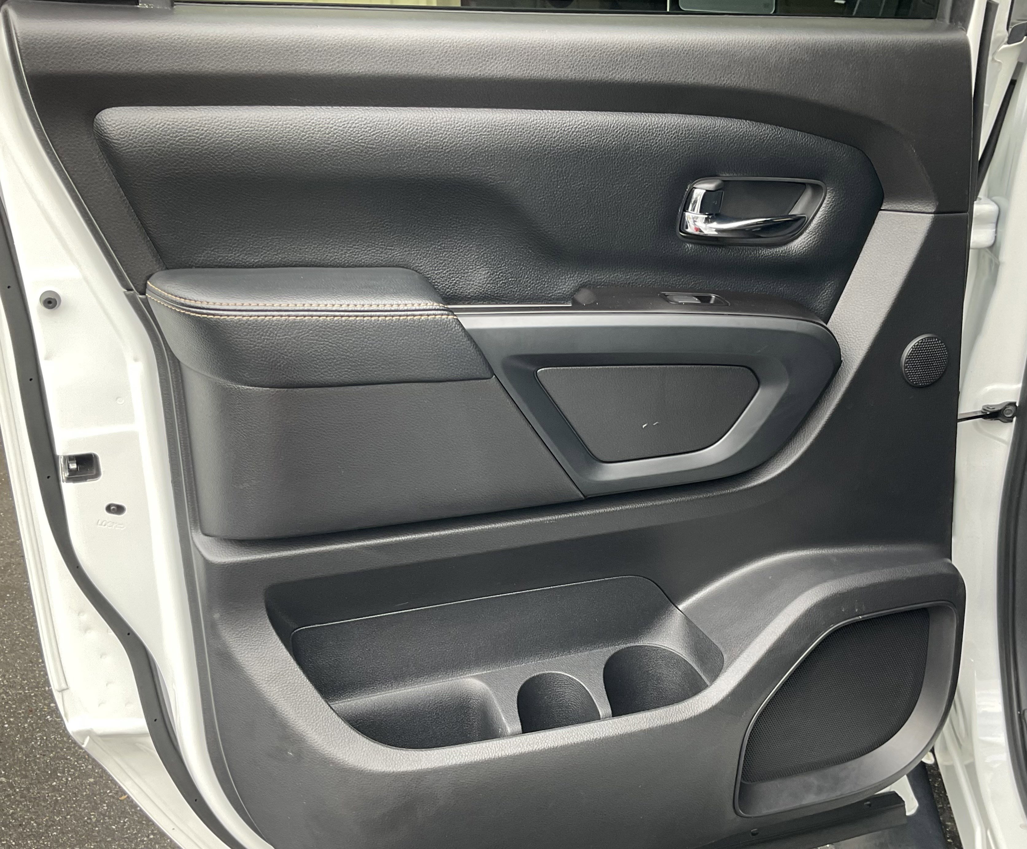 Used 2019 Nissan Titan SL w/ Midnight Edition image 37