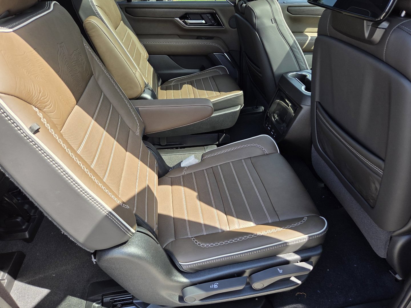 New 2026 GMC Yukon XL Denali Ultimate w/ LPO, Floor Liner Package AWD/4WD image 26