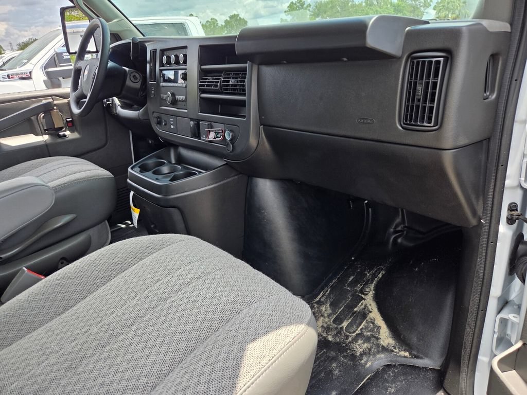 New 2026 Chevrolet Express 3500 RWD image 16