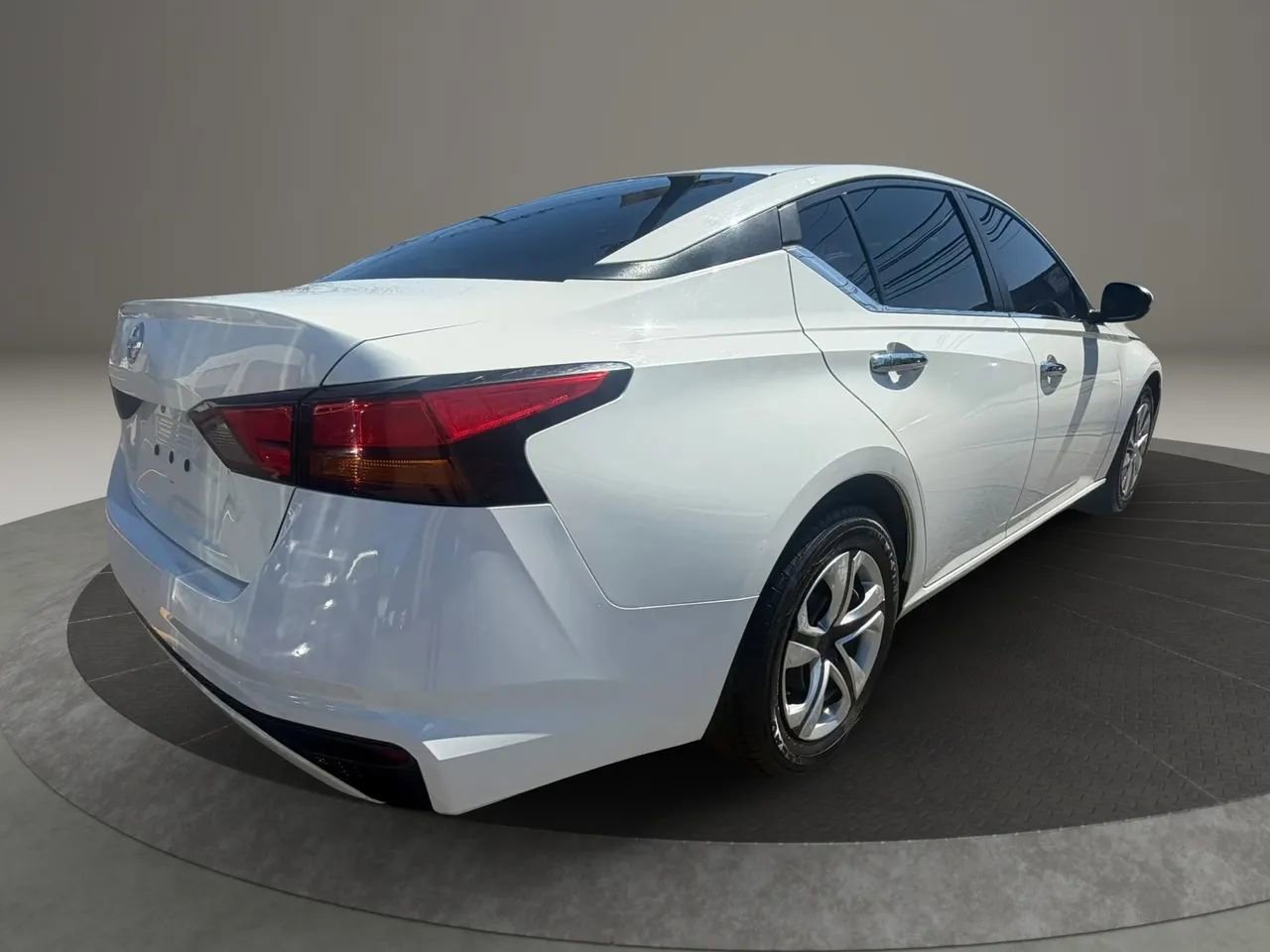 Used 2020 Nissan Altima 2.5 S FWD image 5