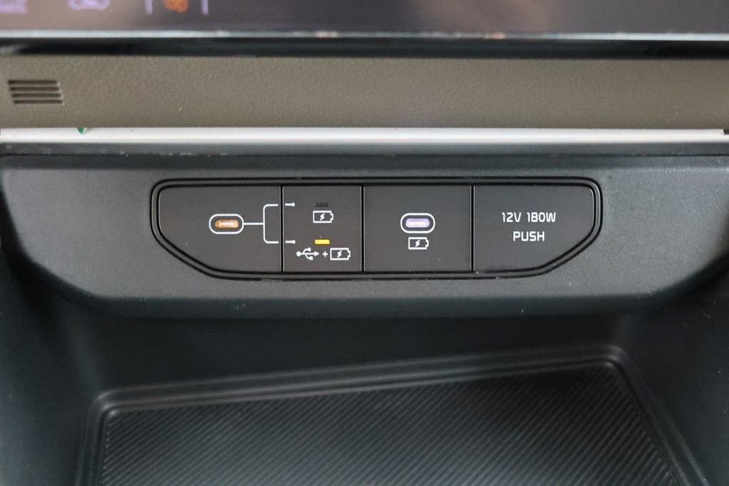 Used 2025 Kia Carnival FWD image 25