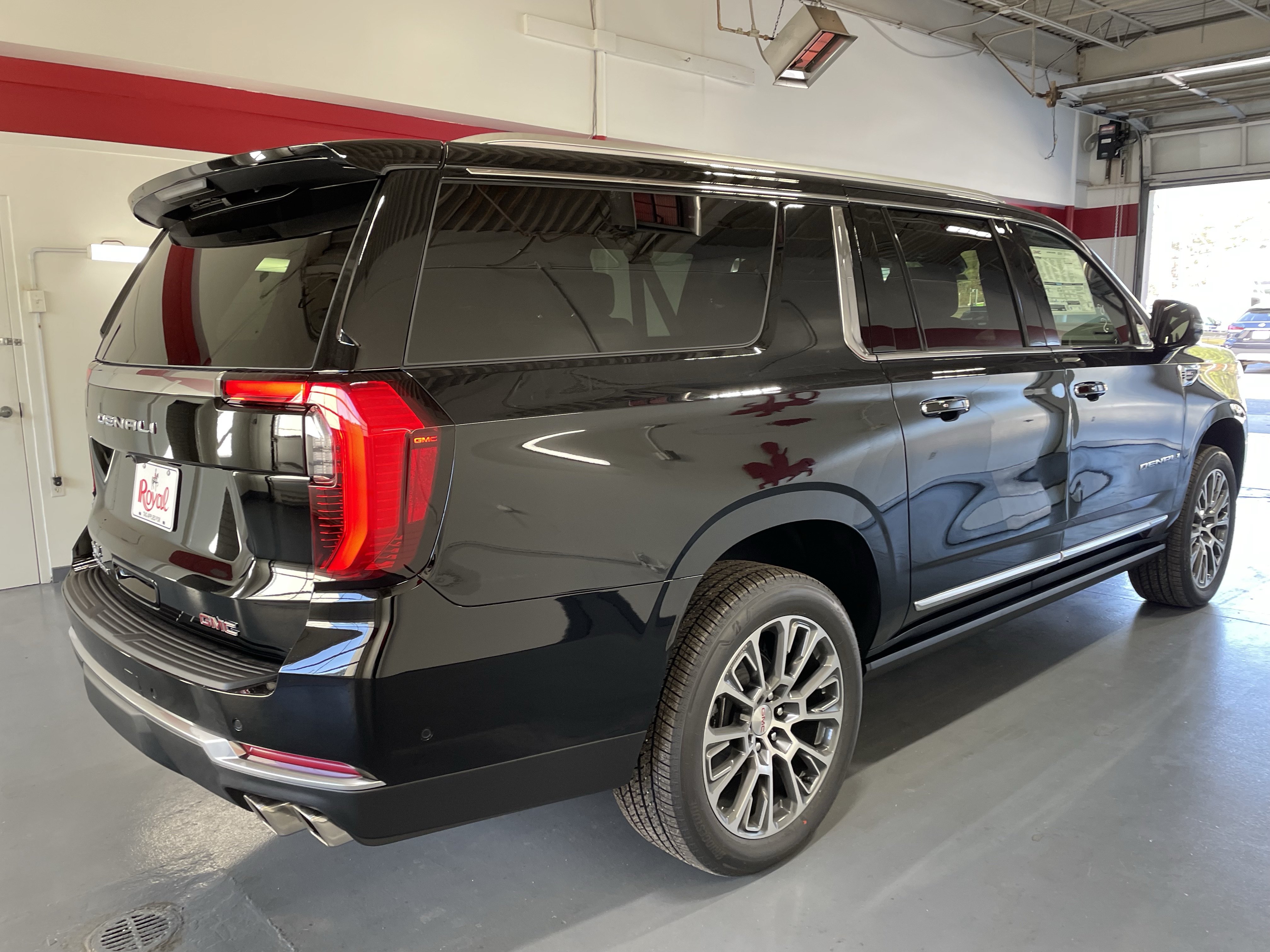 New 2026 GMC Yukon XL Denali w/ Sun & Power Step Package RWD image 4