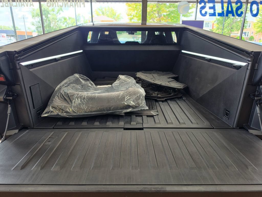 Used 2024 Tesla Cybertruck AWD Crew Cab image 25