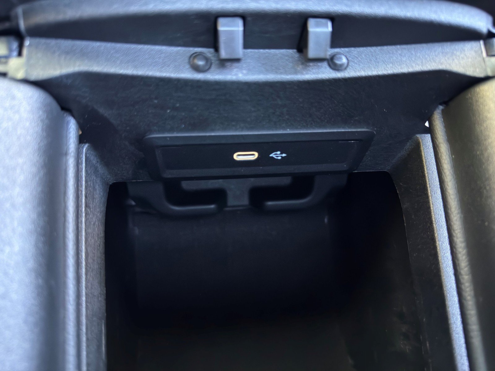 Used 2025 Mercedes-Benz GLS 580 4MATIC image 40