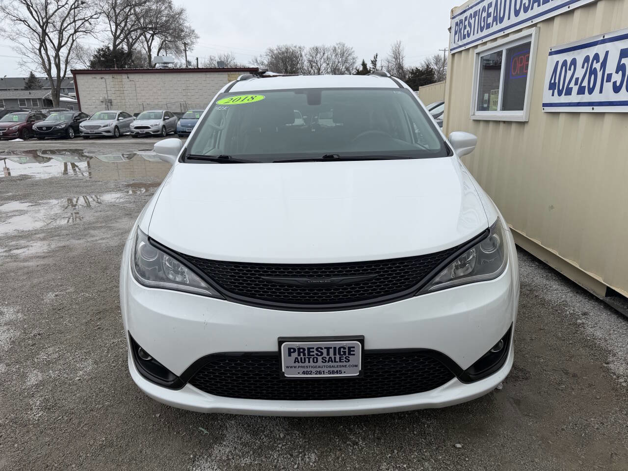 Used 2018 Chrysler Pacifica Touring-L w/ Tire & Wheel Group image 2
