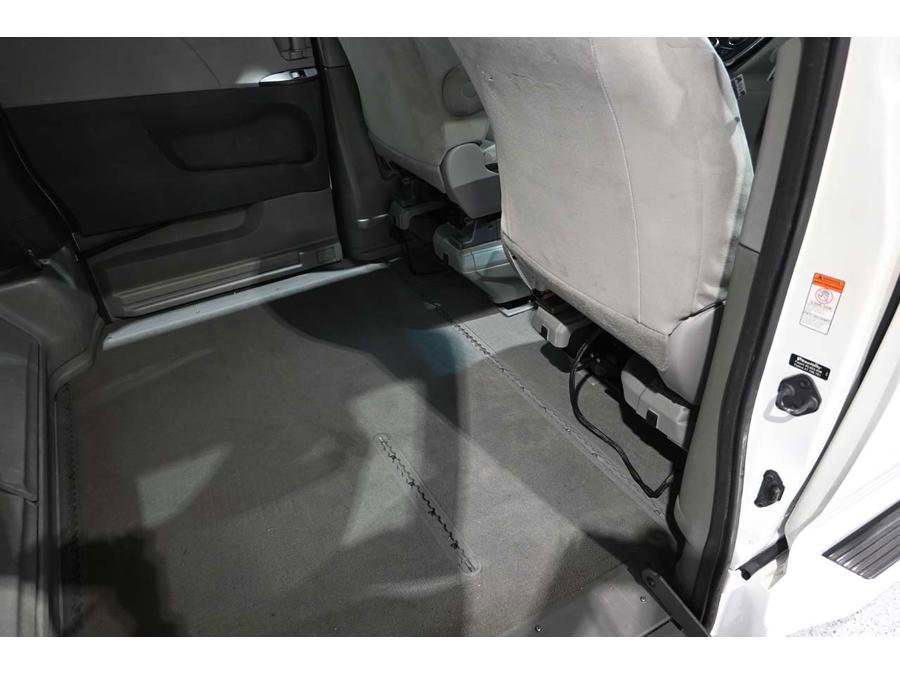 Used 2015 Toyota Sienna L FWD image 19