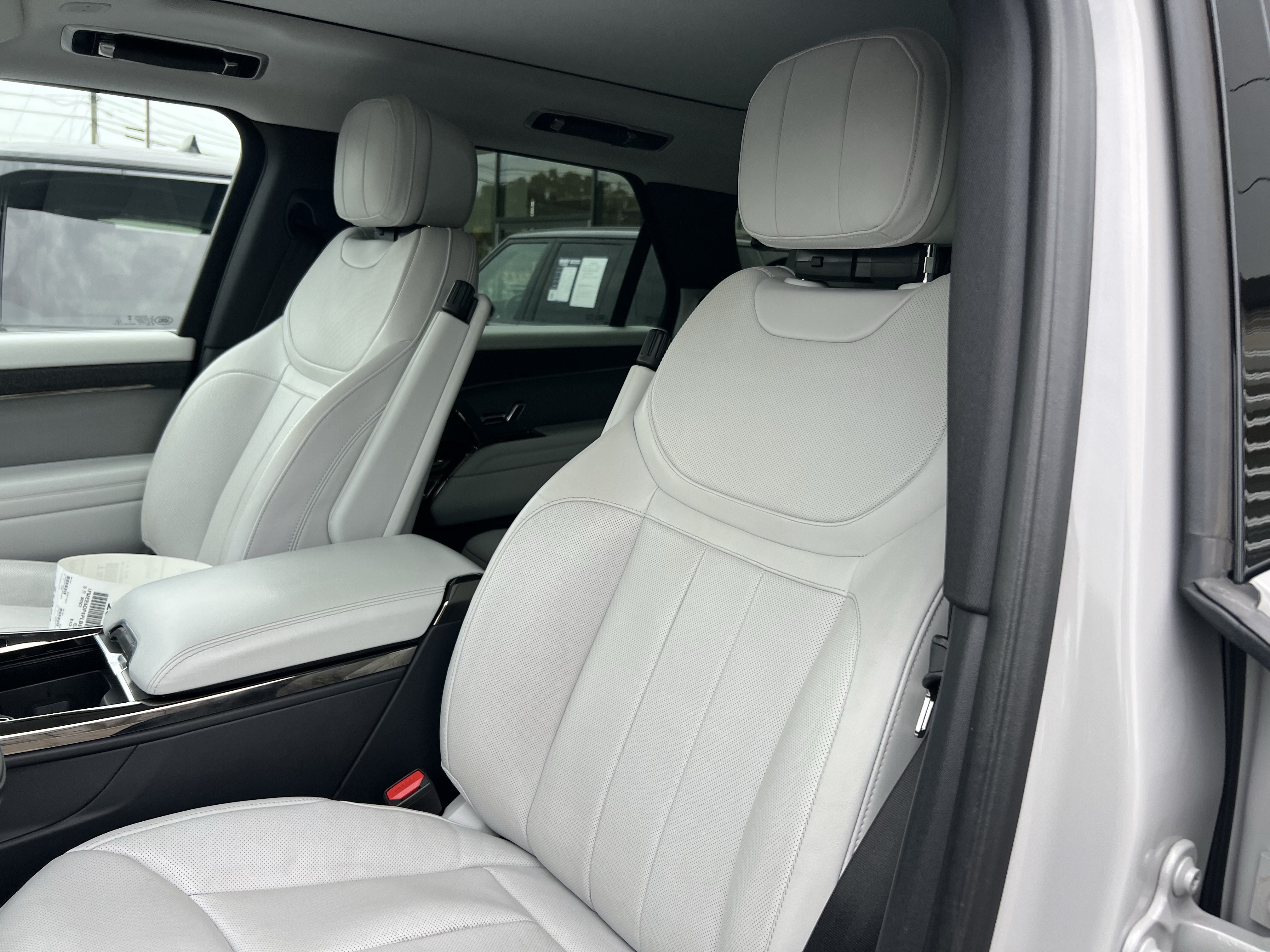 Used 2024 Land Rover Range Rover Sport SE AWD/4WD image 17