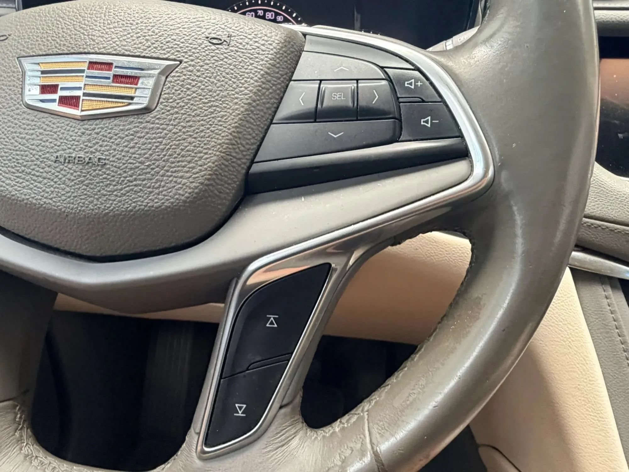 Used 2017 Cadillac XT5 Luxury w/ Driver Awareness Package FWD image 18