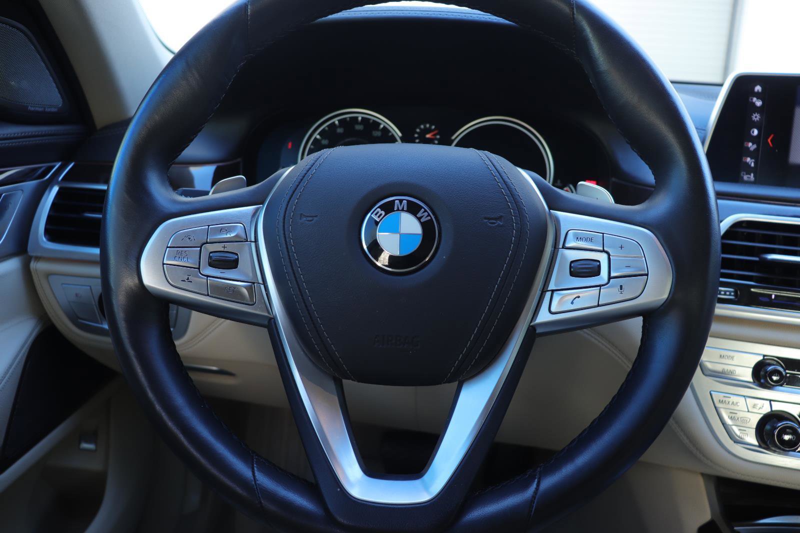 Used 2018 BMW 740i image 26