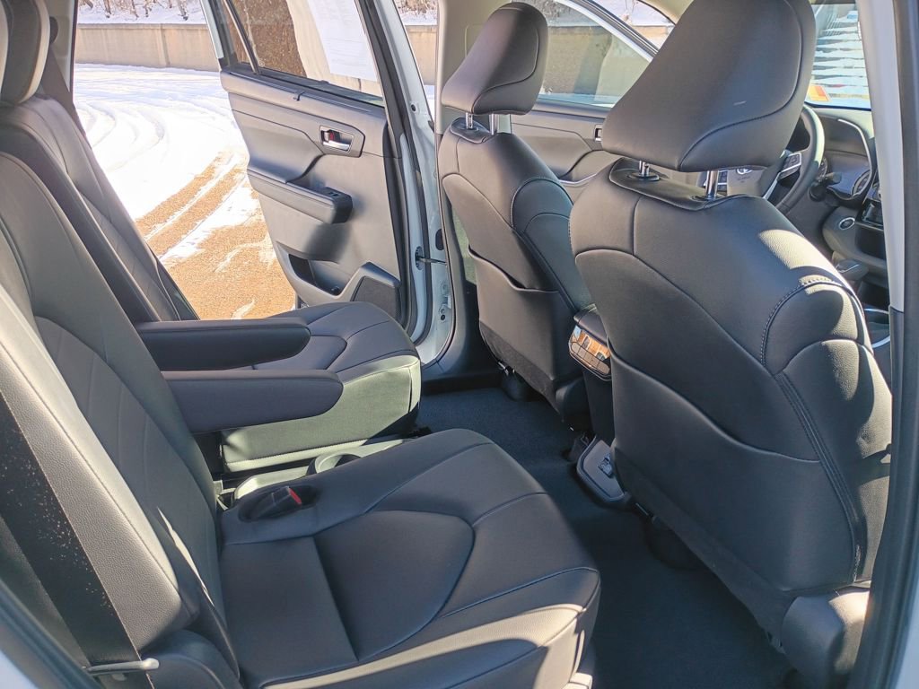 Used 2024 Toyota Highlander XLE image 15