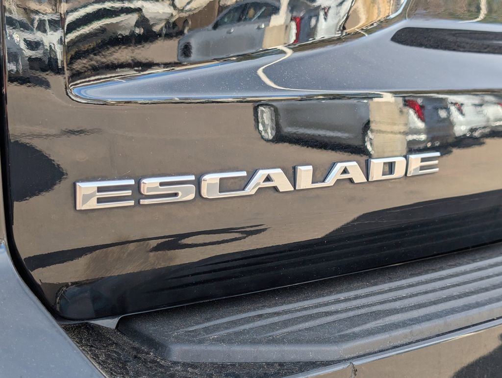 Used 2023 Cadillac Escalade Premium Luxury image 11