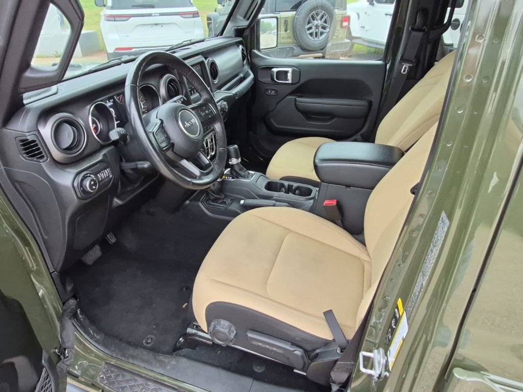 Used 2022 Jeep Gladiator Willys AWD/4WD image 12