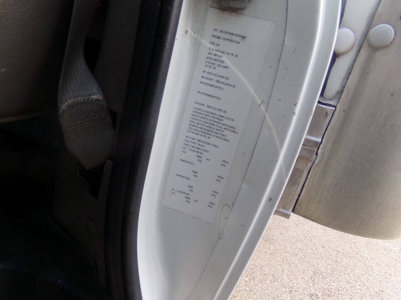 Used 2009 Chevrolet Express 3500 RWD image 26