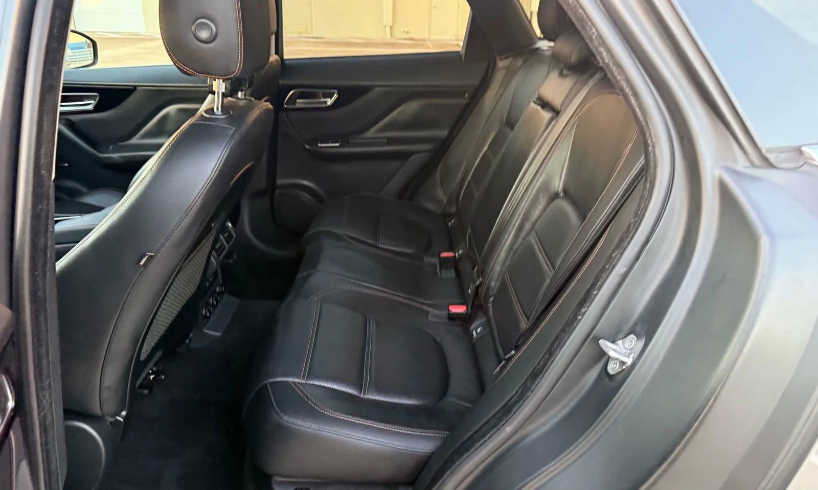 Used 2018 Jaguar F-PACE Prestige image 17