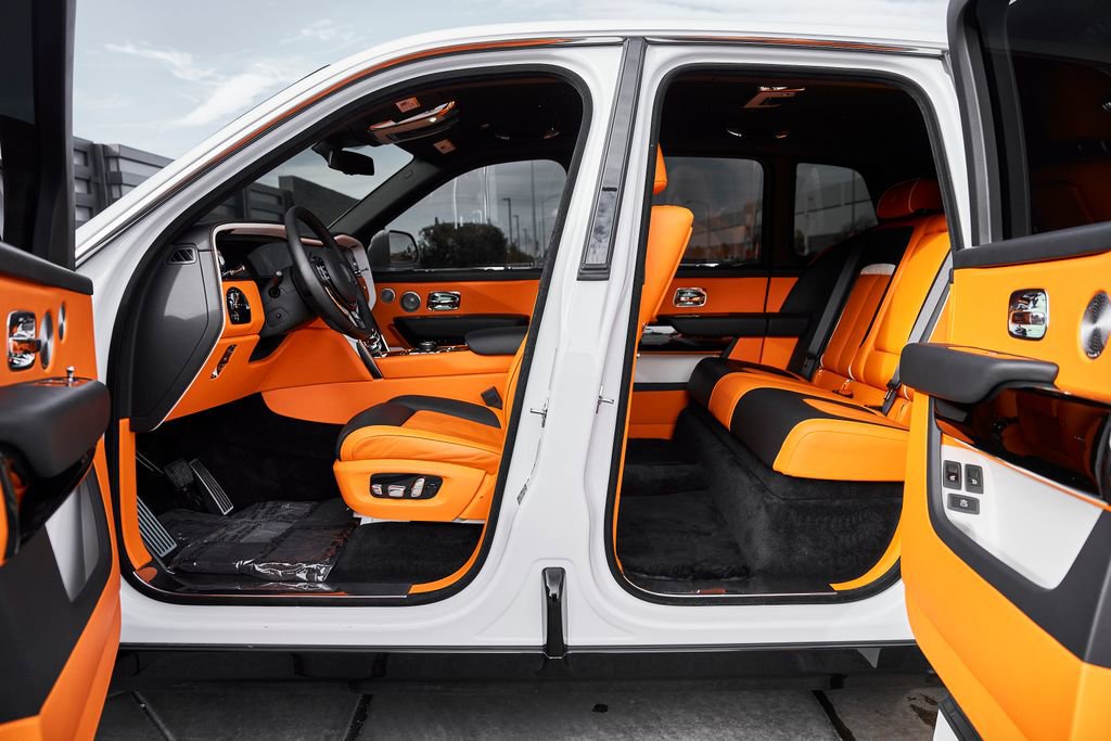 Used 2025 Rolls-Royce Cullinan AWD/4WD image 40
