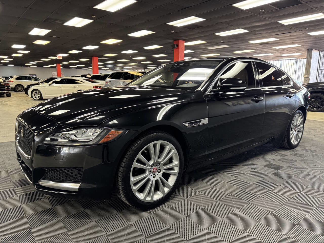 Used 2020 Jaguar XF Premium image 6