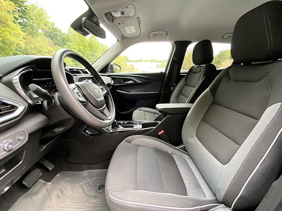 Used 2022 Chevrolet TrailBlazer LT w/ Convenience Package FWD image 11