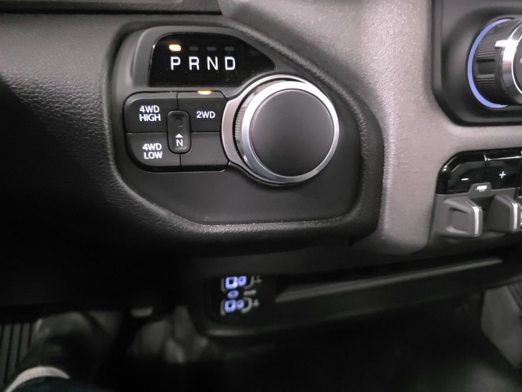 Used 2024 RAM 2500 Tradesman w/ Chrome Appearance Group AWD/4WD image 18