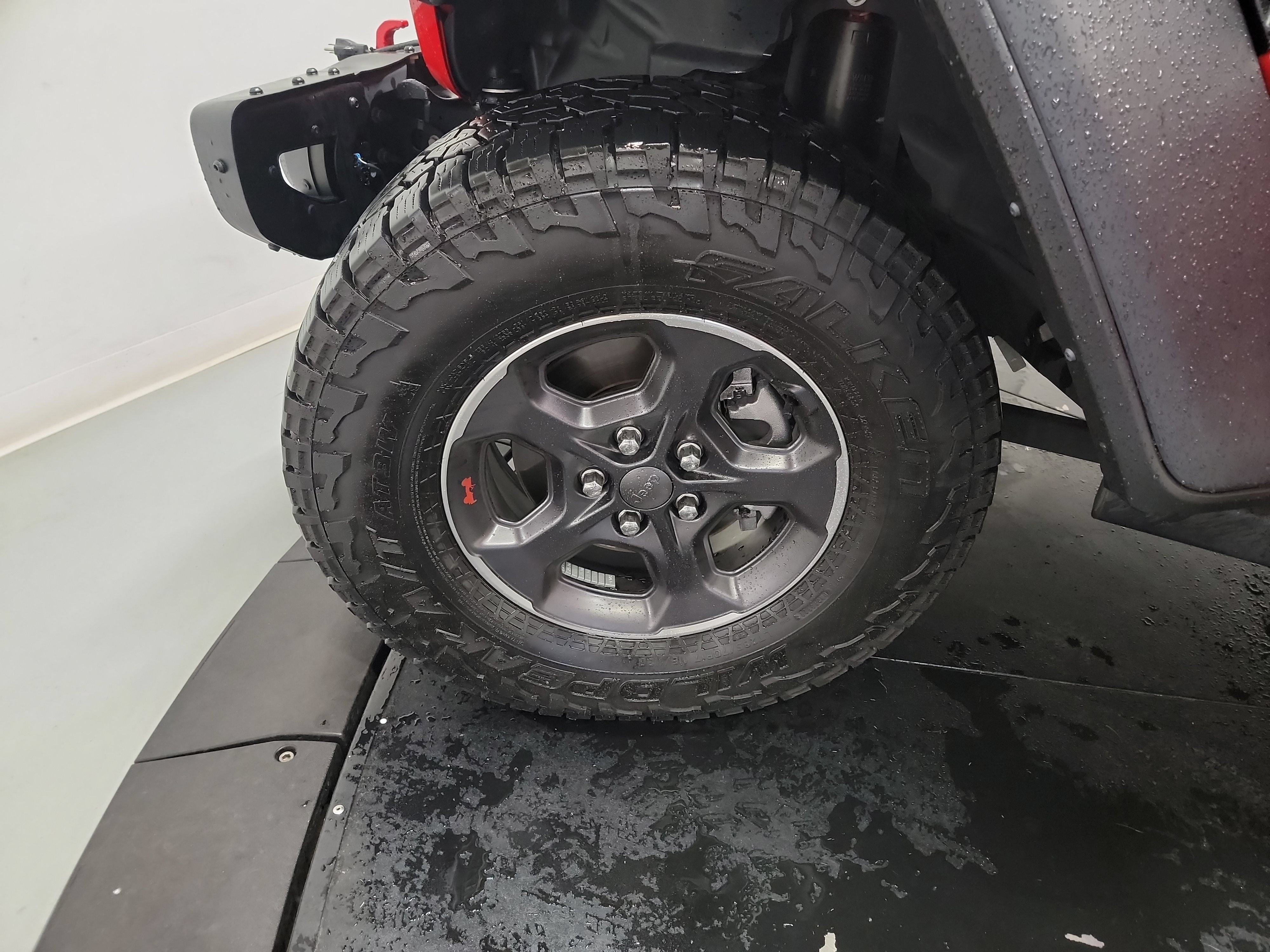 Used 2023 Jeep Gladiator Rubicon w/ LED Lighting Group AWD/4WD image 30