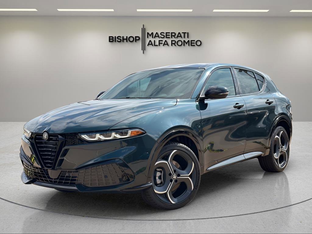 New 2026 Alfa Romeo Tonale w/ Black Premium Package image 3
