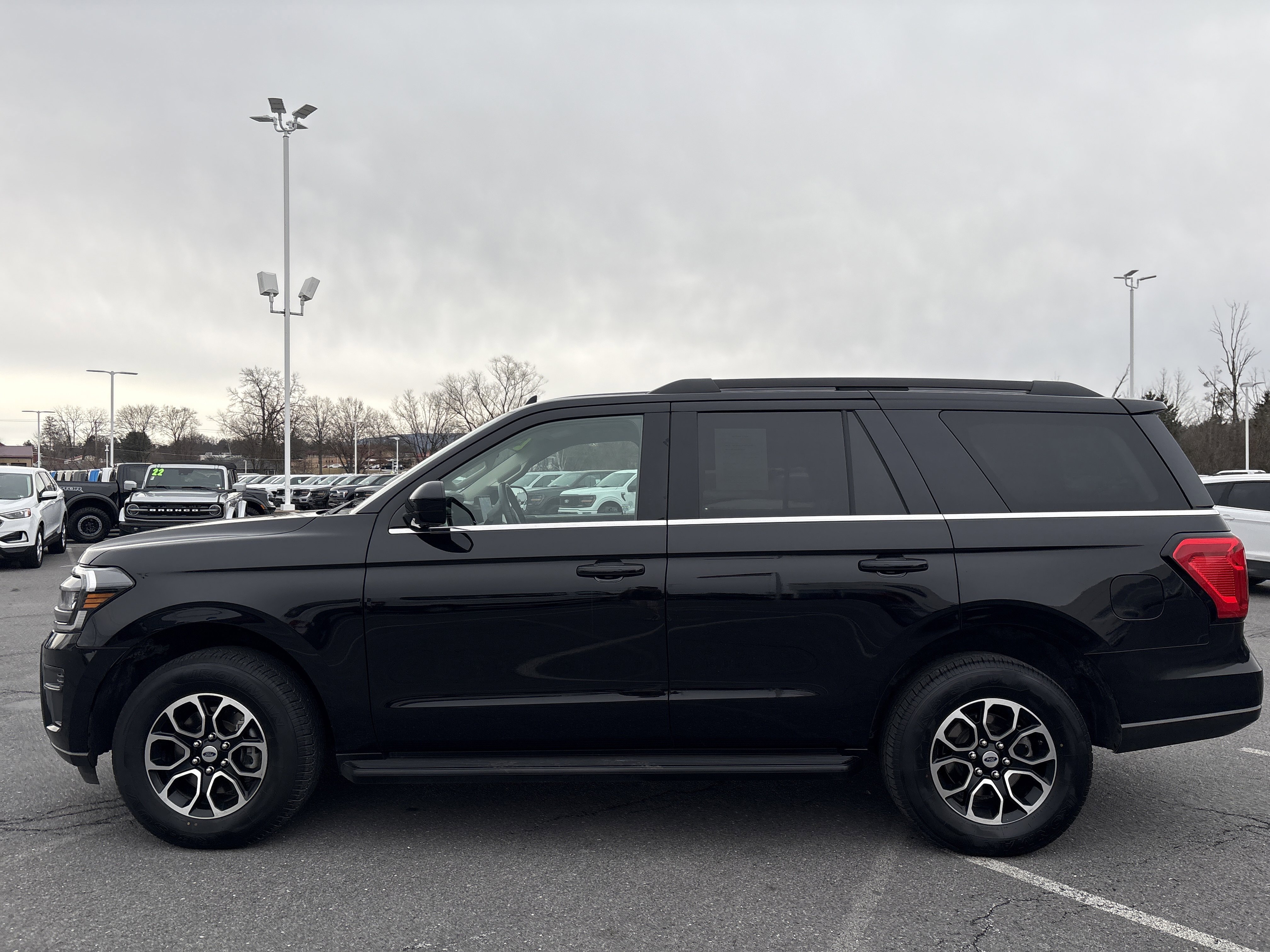 Used 2024 Ford Expedition XLT image 9