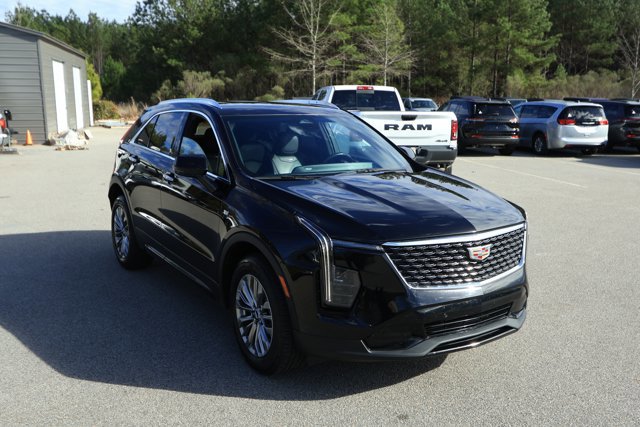 Used 2024 Cadillac XT4 Premium Luxury image 3