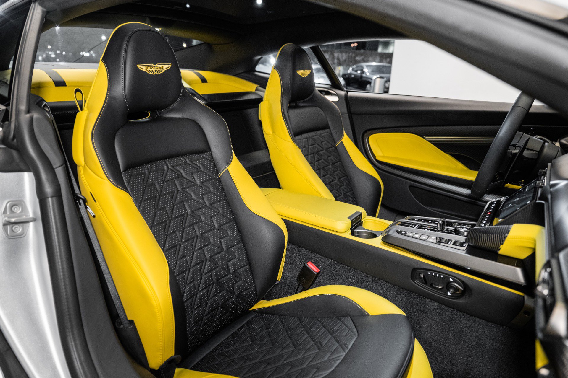 Used 2025 Aston Martin Vanquish image 17