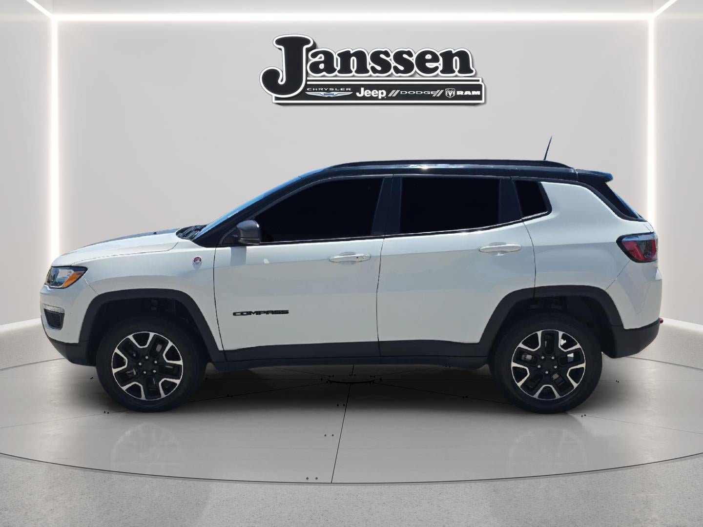 Used 2020 Jeep Compass Trailhawk w/ Cold Weather Group AWD/4WD image 2