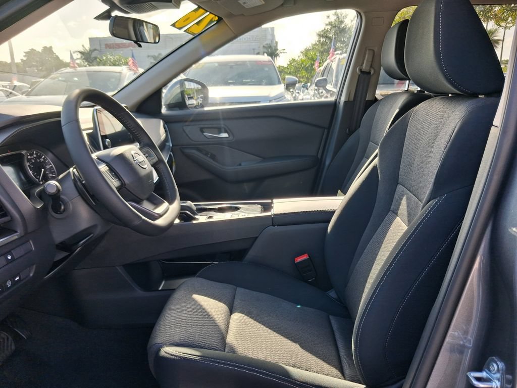 Used 2026 Nissan Rogue SV FWD image 13