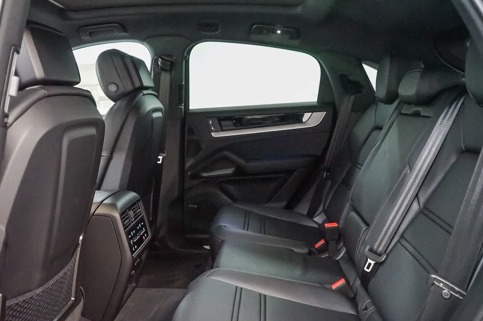 New 2026 Porsche Cayenne Coupe AWD/4WD image 24