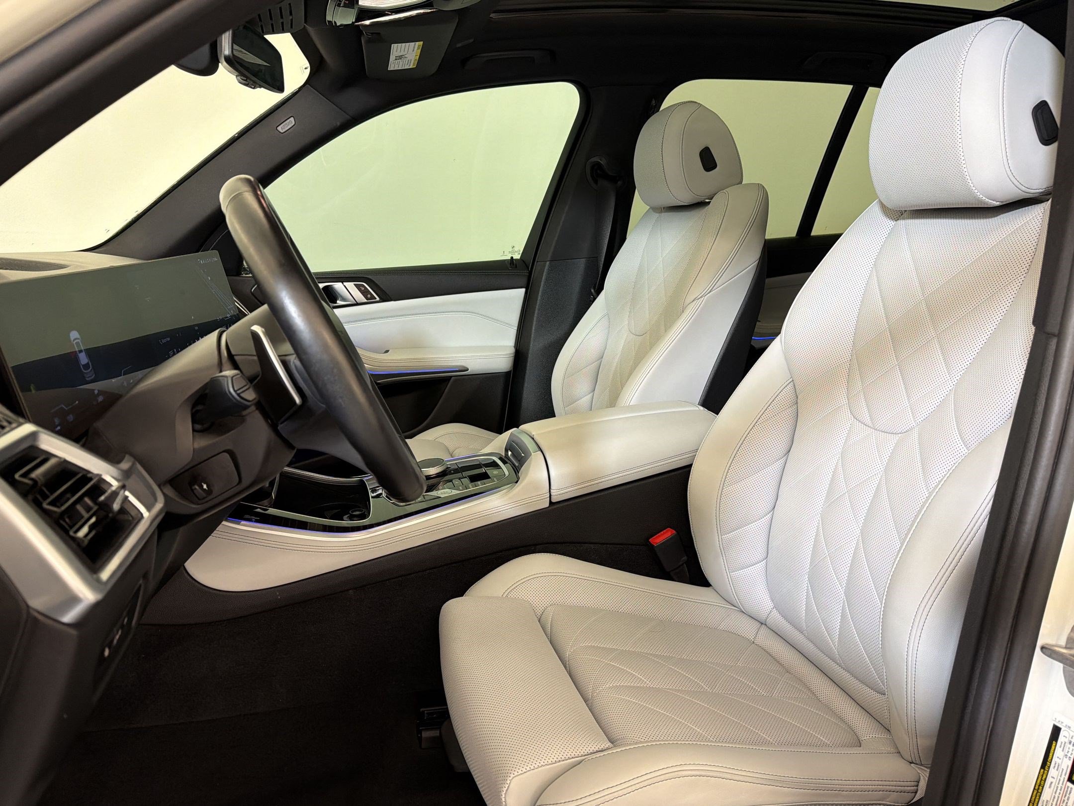 Used 2024 BMW X5 sDrive40i w/ M Sport Package RWD image 5